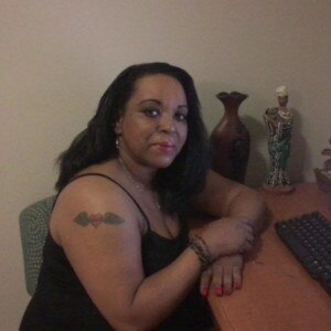 Black woman jade is looking for a partner