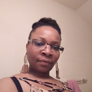 Black woman Denise is looking for a partner