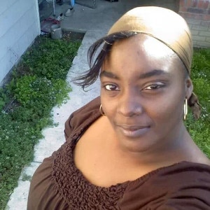 Black woman shnkt is looking for a partner