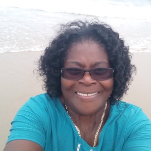 Black woman lynzieduggins is looking for a partner