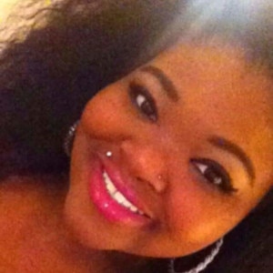 Black woman Nini is looking for a partner